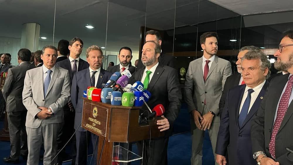 Silveira diz que Zema dá 'péssimo exemplo' e afirma que RRF não é a solução para dívida de Minas