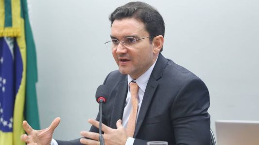 Ministro do Turismo, Celso Sabino, participa de reunião sobre cancelamento da emissão de passagens pela 123milhas