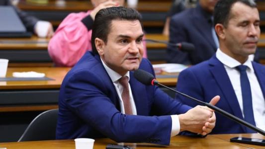 Ministro do Turismo, Celso Sabino, afirmou que modelo usado pela 123 Milhas será analisado pelo governo federal
