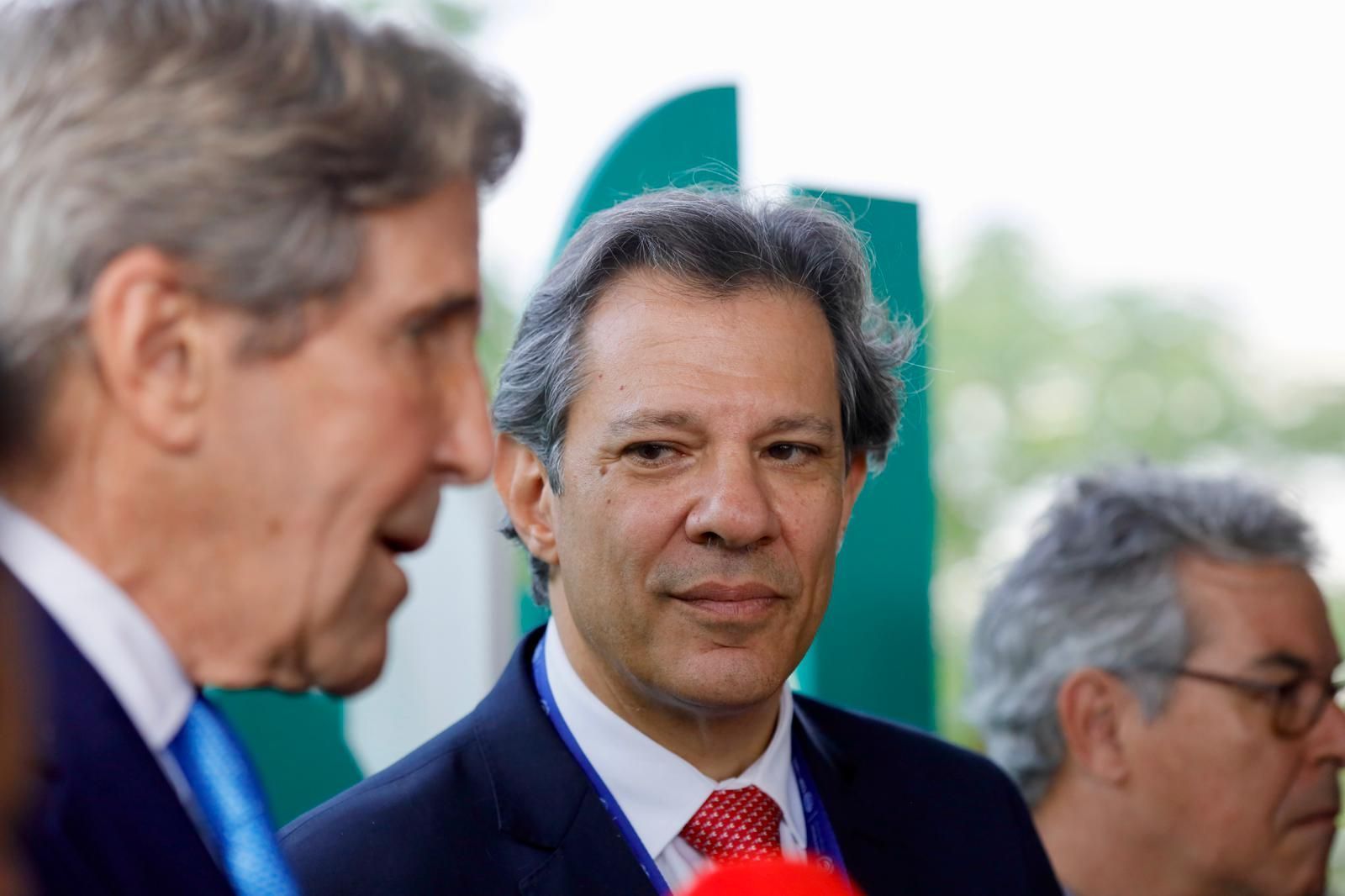 Haddad afirma que déficit zero será construído 'mês a mês' e indica solução para desoneração da folha
