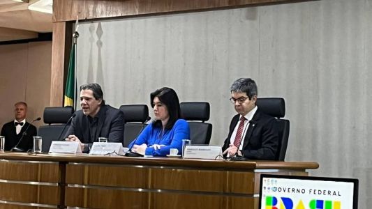 Ministro Fernando Haddad, ministra Simone Tebet e senador Randolfe Rodrigues