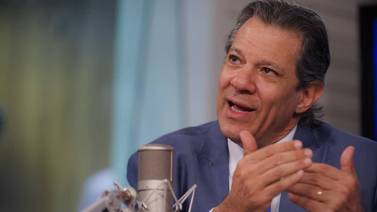 Haddad prevê votação do arcabouço fiscal 'nos próximos dias' após encontro com Lira na Câmara
