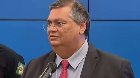 Ministro Flávio Dino afirmou que ainda não existem elementos para investigar ex-presidente Bolsonaro