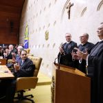 Flávio Dino toma posse no Supremo Tribunal Federal e põe fim à carreira política