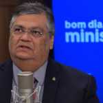 Dino afirma que governo Bolsonaro agiu com 'picaretagem' na segurança pública e responde sobre clubes de tiro