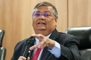 Flávio Dino suspende sucessão automática na presidência da Assembleia do Amazonas