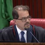 Julgamento no TSE: terceiro ministro segue relator e vota pela condenação de Bolsonaro à inelegibilidade