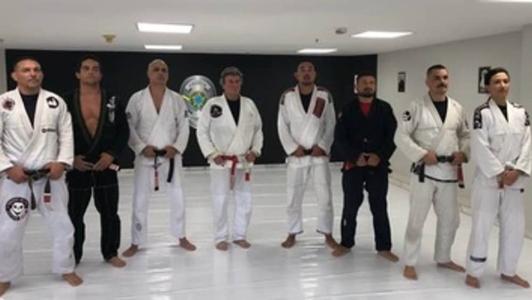 Ministro Fux, ao centro, é faixa coral no jiu-jitsu