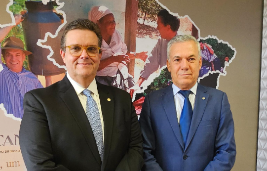 Alvo da oposição, novo ministro da Previdência faz visita a deputados