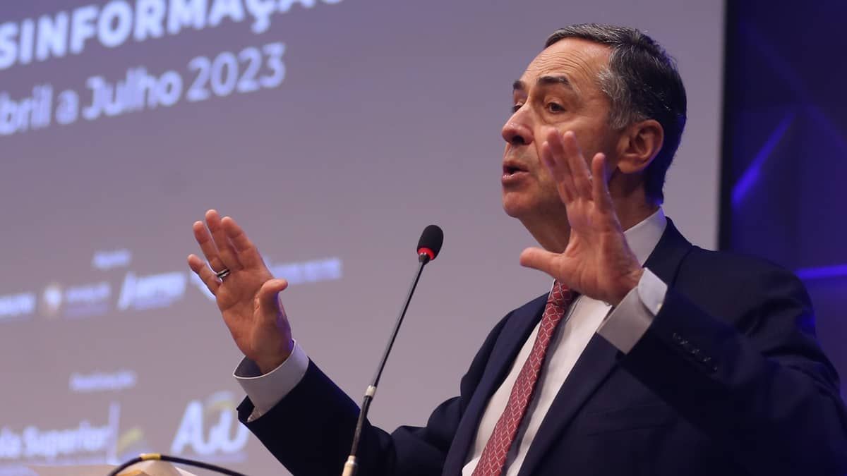 Fala de Barroso sobre 'derrotar o bolsonarismo' referia-se ao voto popular, diz assessoria do STF
