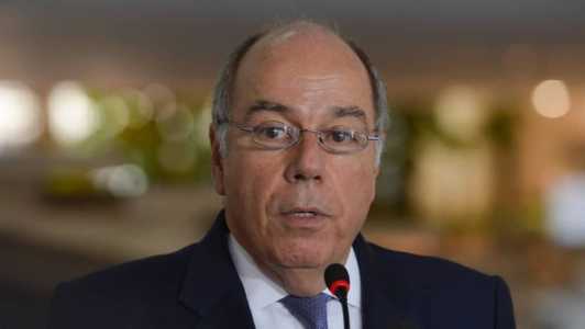 Ministro Mauro Vieira declarou que não há previsão para travessia do grupo de brasileiros que aguarda reabertura da fronteira