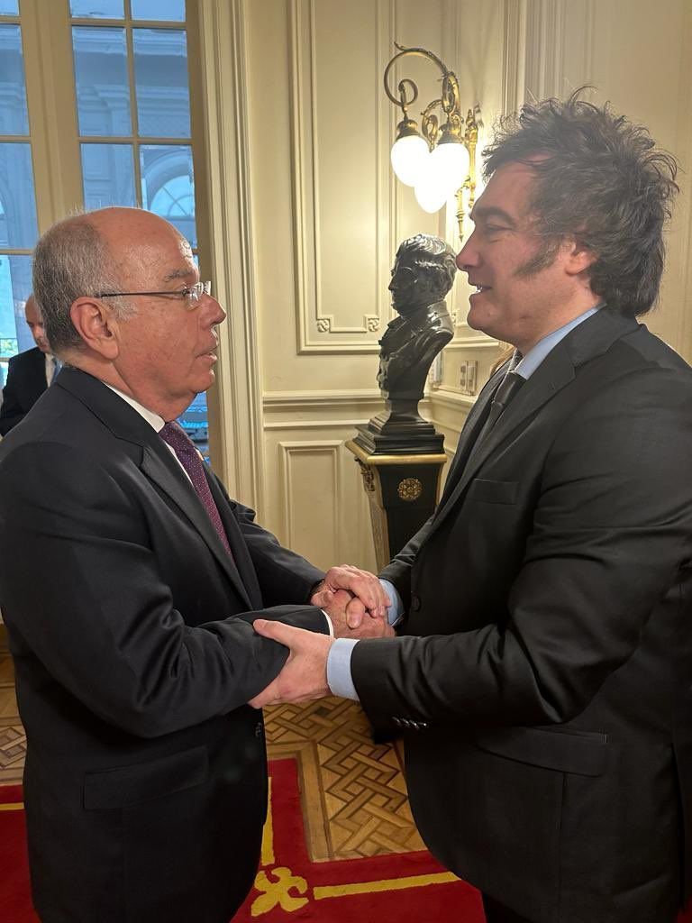 Mauro Vieira cumprimenta Milei depois da posse e reforça interesse na relação entre Brasil e Argentina