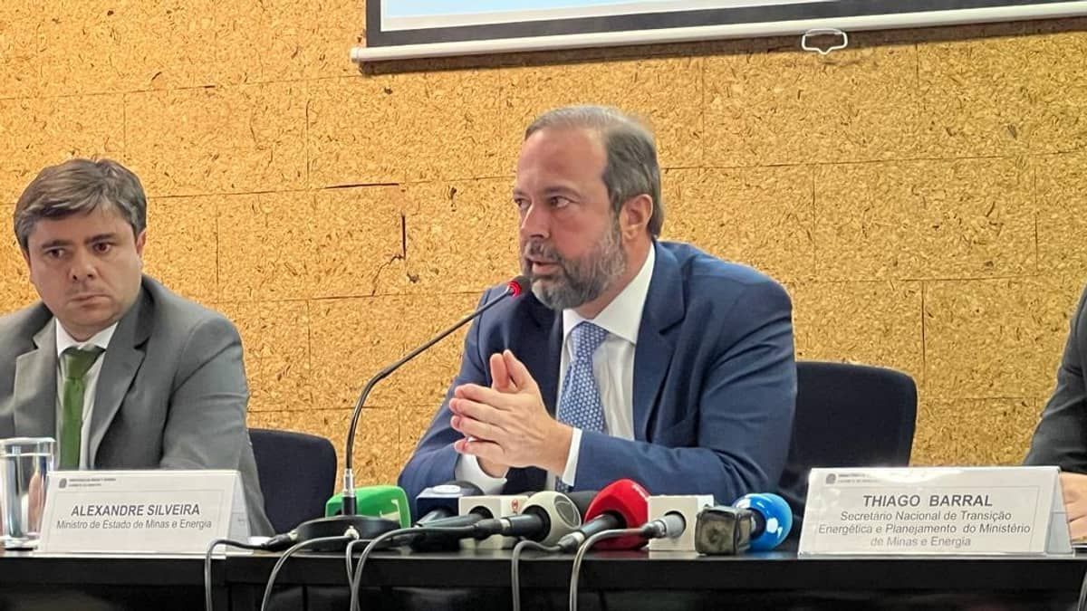 Apagão no Brasil é 'extremamente raro', avalia Silveira no Ministério de Minas e Energia