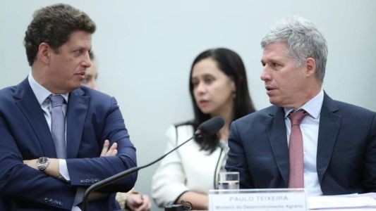 Ministro Paulo Teixeira participou nesta quinta-feira (10) de sessão na CPI do MST