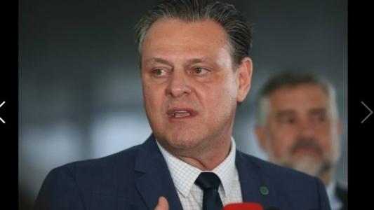 Ministro se diz preocupado com o segmento do leite