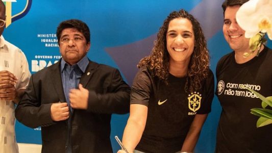 Ministros Anielle Franco e André Fufuca assinaram protocolo de intenções no Morumbi antes da final da Copa do Brasil