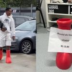 Zagueiro do Vasco chega a treino com bota 'gigante', e companheiros brincam