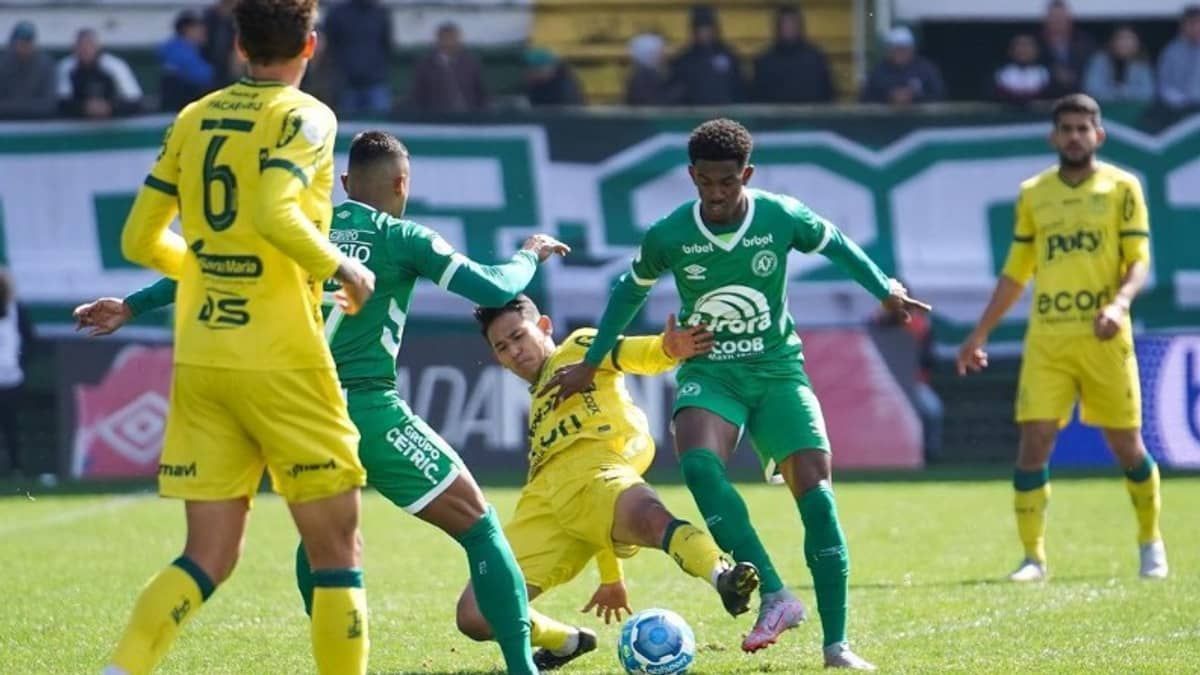 Com gol no fim, Mirassol vence a Chapecoense pela Série B