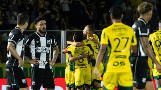 Jogadores do Ceará lamentam gol sofrido diante do Mirassol