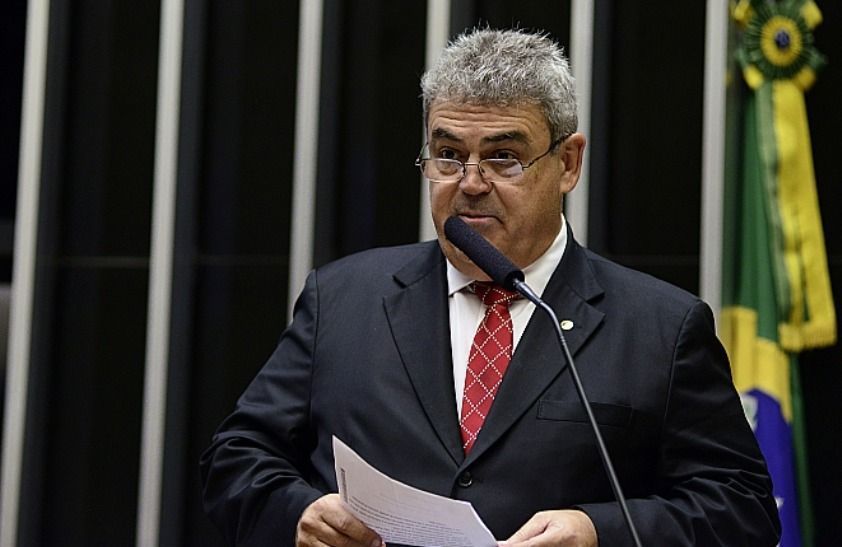 Deputado mineiro põe a mão no bolso e doa R$ 373 mil para tentar eleger 64 aliados