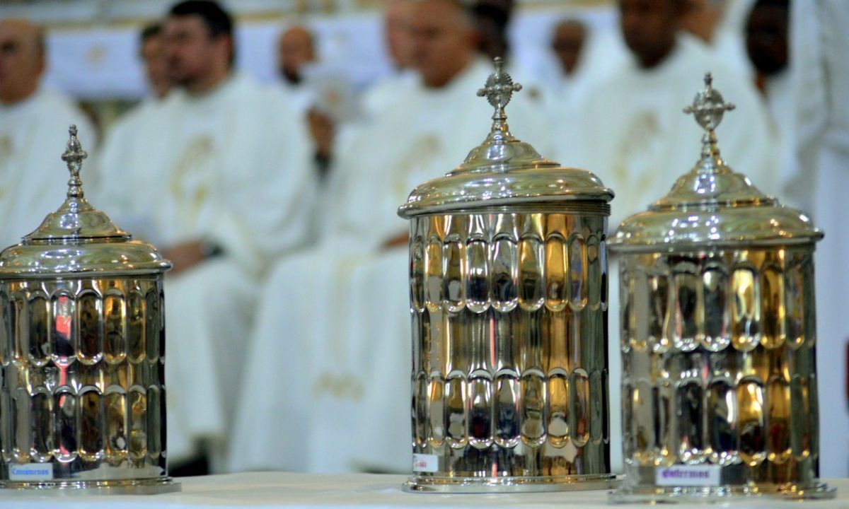 Quinta-feira Santa: Missa dos Santos Óleos reúne clero da Arquidiocese de JF