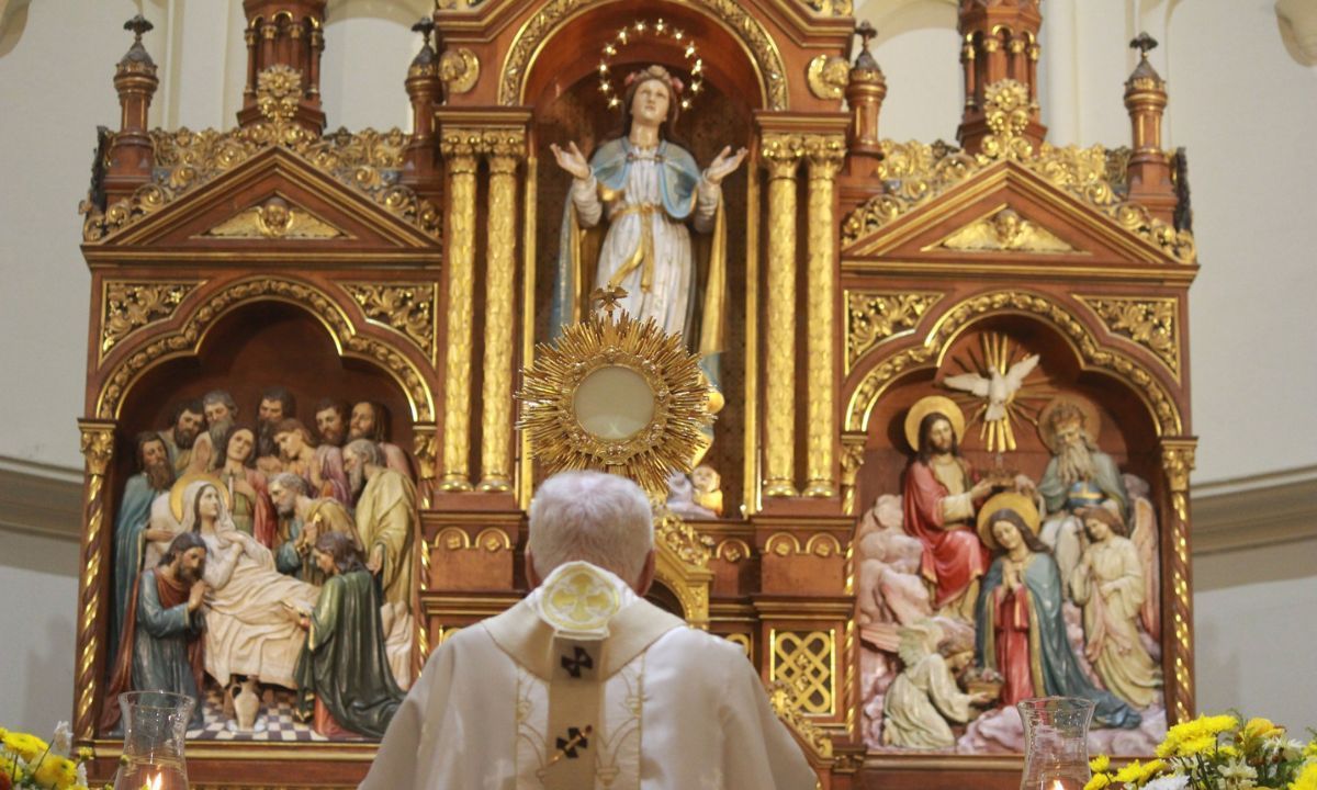 Domingo de Páscoa: Católicos celebram Ressurreição de Cristo