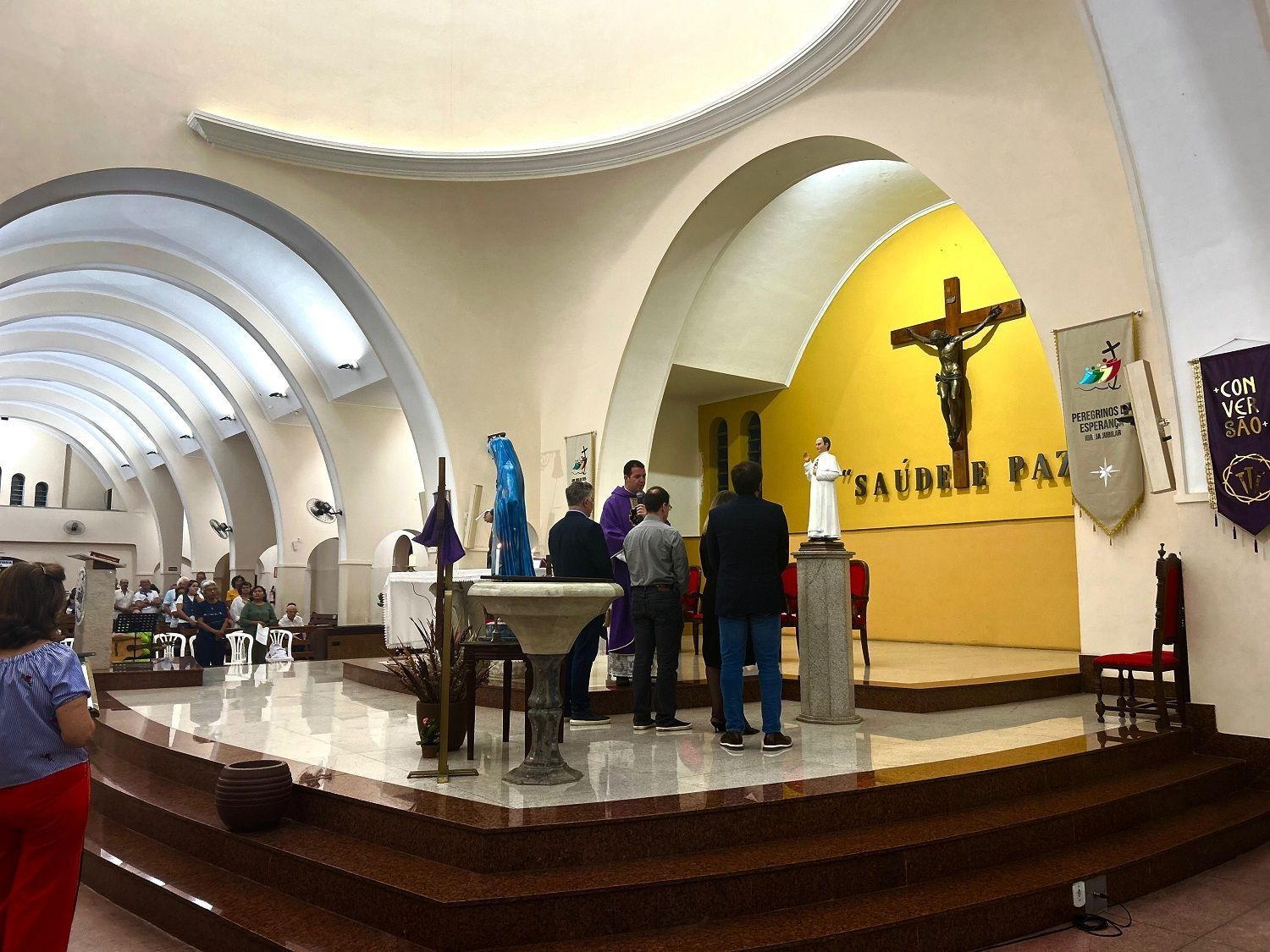 Missa de sétimo dia de Fuad reúne familiares e amigos do prefeito de BH