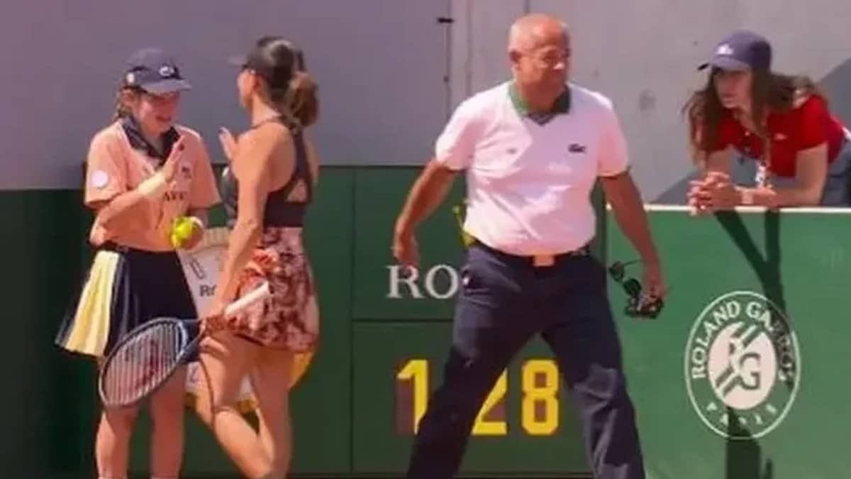 Tenista acerta bolada em gandula e é eliminada em Roland Garros