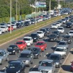 Um terço dos brasileiros passam mais de 1h por dia no trânsito, diz CNI