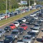 Um terço dos brasileiros passam mais de 1h por dia no trânsito, diz CNI