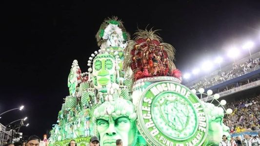 Mocidade Alegre homenageou guerreiro oriental em desfile