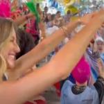Vídeo: Gisele Bündchen curte Carnaval na Sapucaí e tenta contato com alguém na pista