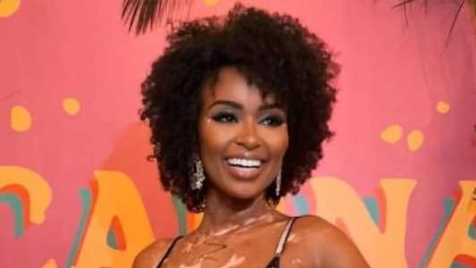 Modelo desfilou na passarela do samba na madrugada desta quarta-feira (21) como madrinha de bateria da Acadêmicos de Venda Nova