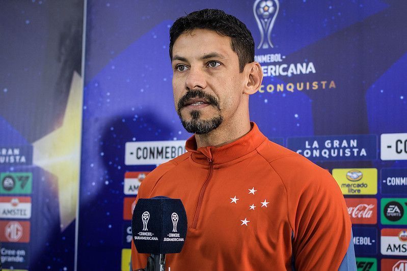Auxiliar 'assume papel de Seabra' no Cruzeiro e lamenta empate com La Calera