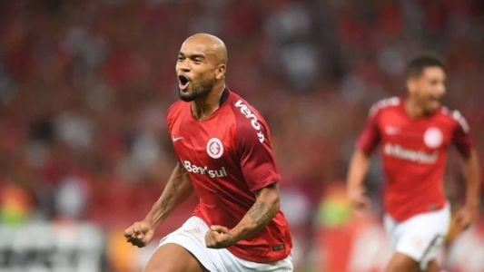 Moledo é tiido como o 12º jogador do técnico Mano Menezes no Internacional