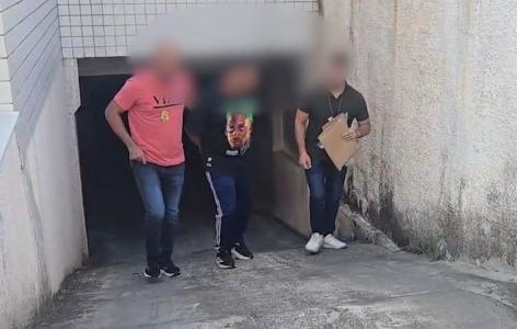 Momento da prisão do investigado pelos crimes
