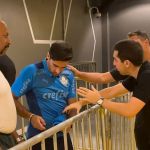 Abel Ferreira, do Palmeiras, toma celular de repórter no Mineirão; veja o flagra