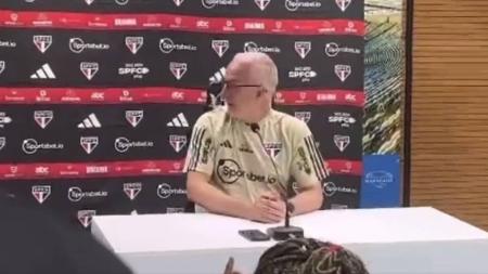Momento em que Dorival foi chamado por Gabigol