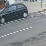 Vídeo: ventania derruba idoso de 79 anos no meio da rua no Paraná 