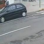Vídeo: ventania derruba idoso de 79 anos no meio da rua no Paraná