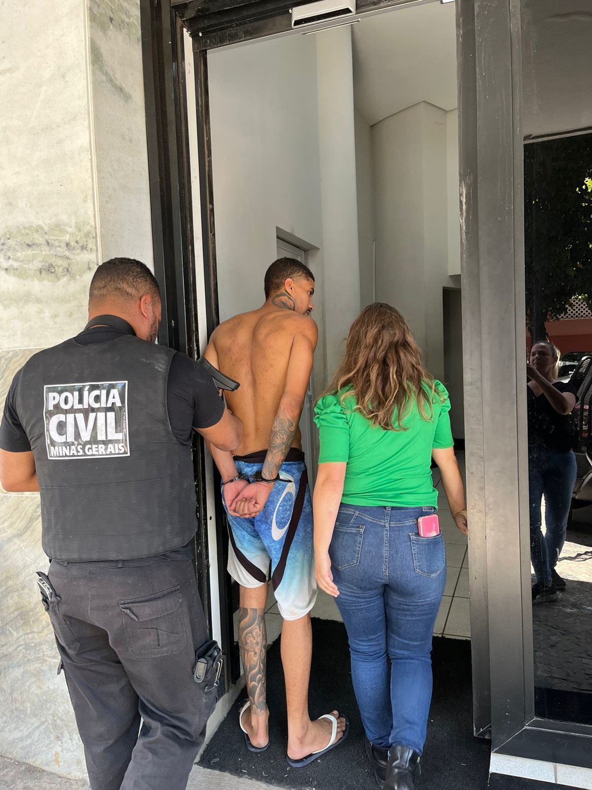 BH: PC prende homem que tentou matar mulher em supermercado onde ela trabalhava