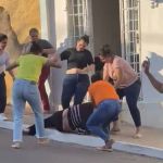 Vídeo: fisioterapeuta é espancada por mães após criança ser atingida por pedra em Minas