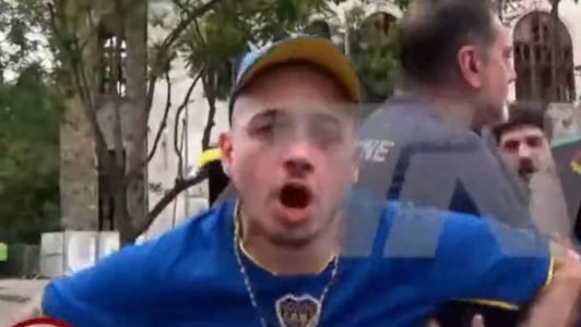 Momento em que torcedor do Boca imita macaco e xinga brasileiros