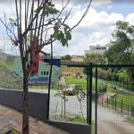 Monitora de Escola Municipal de BH é afastada por suspeita de agressão contra criança autista