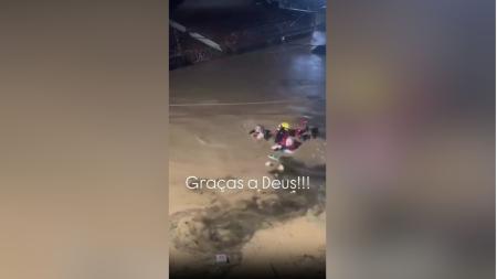 Vídeo mostra resgate de vítima da chuva em Ubá-MG