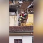 Chuva em Juiz de Fora: vídeo mostra resgate de mãe presa em deslizamento