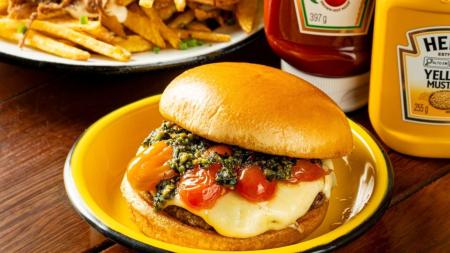 Hambúrguer participante da Hamburgueria Os Travessos