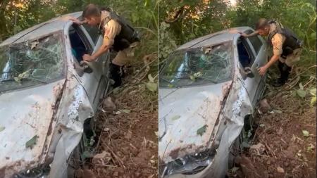 Carro capotou e caiu de ribanceira