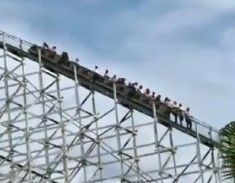 Montanha-russa do Hopi Hari sofre erro em painel e pessoas são retiradas do brinquedo a pé