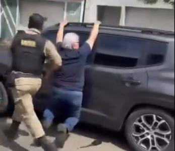 Dono de carro roubado chegou a se pendurar no veículo